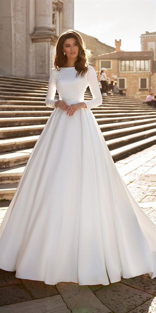 Bateau Neckline Royal Wedding Gown with Sleeves
